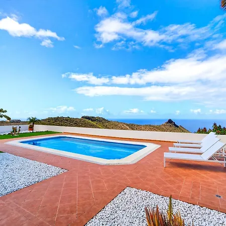 Apartment With Private Pool *